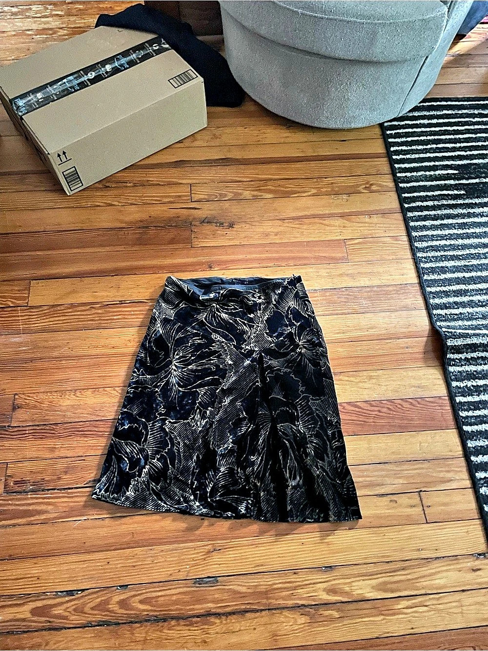 Anthropologie Abstract A-Line Skirt in Black Size Small Like New